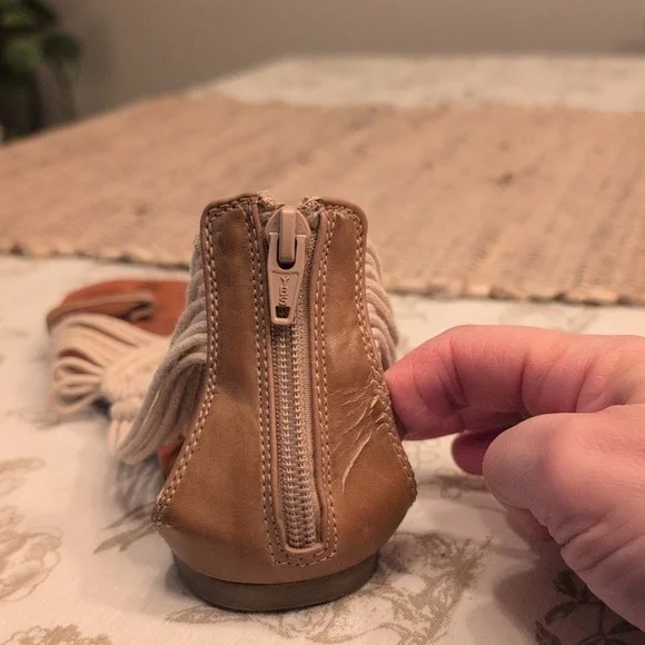 MOSSIMO  MACRAMÉ SANDALS SIZE 6 - Picture 3 of 4